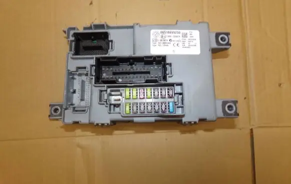 Fiat Punto (199) Fuse module 00518699250