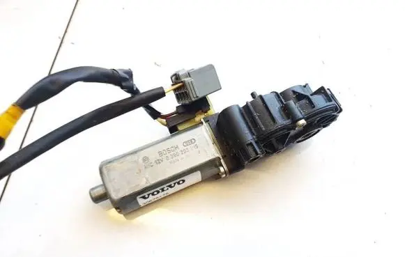 Smart ForFour I Seat adjustment motor 30675175 0390203215