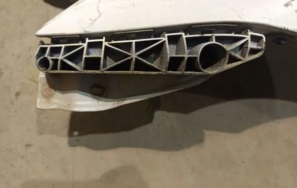 Front bumper mounting bracket