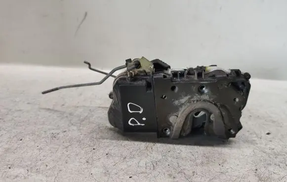 Peugeot 607 Front door lock