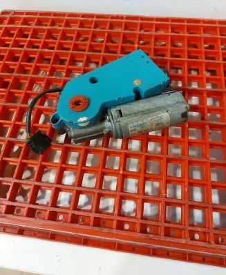 Audi A8 S8 D2 4D Sunroof motor/actuator 4D0959591