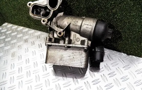 Opel Movano B Oil filter mounting bracket 8201005241