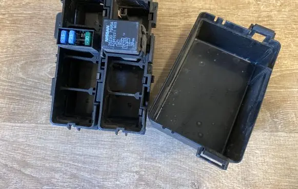 Nissan Navara D23 Fuse module 243821LA1D