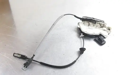 Seat Alhambra (Mk2) Front door lock 5K2837016B
