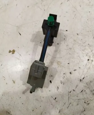 BMW 7 E65 E66 Vacuum valve 70012300 70012400