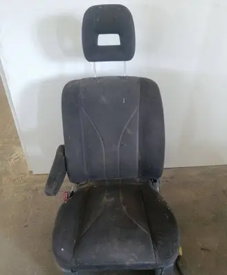 Mazda MPV II LW Front driver seat