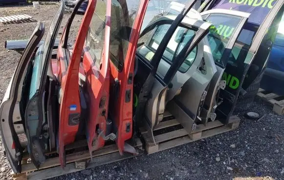 Renault Kangoo I Front door raudonos
