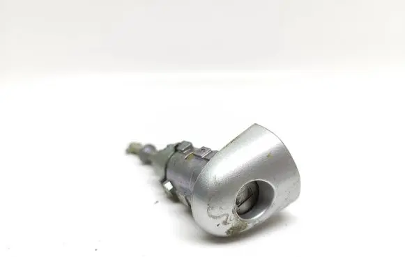 Renault Captur Front door lock (next to the handle) 501992