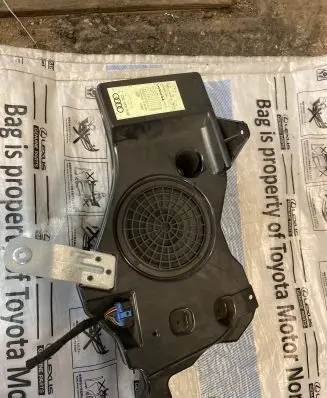 Audi A3 S3 8P Subwoofer speaker 8P4035382