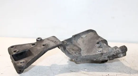 Volvo XC60 Generator/alternator bracket 30731516