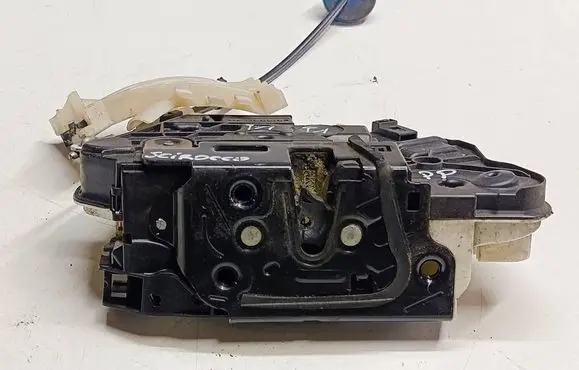 Volkswagen Scirocco Front door lock 5N2837016AT1 5N2837016A