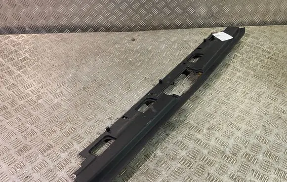 Land Rover Discovery 5 Trunk/boot sill cover protection HY32425A92BE
