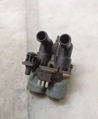 Mercedes-Benz E W124 Coolant heater control valve 1147412015 0008306584