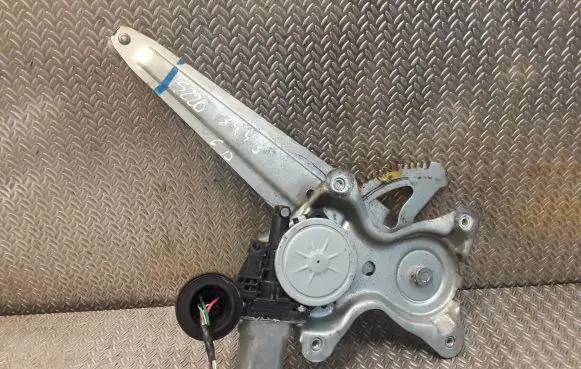 Lexus IS 220D-250-350 Rear window lifting mechanism without motor 8572058010