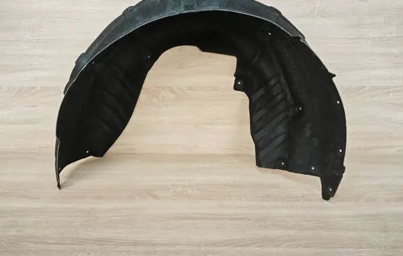 Rear arch fender liner splash guards