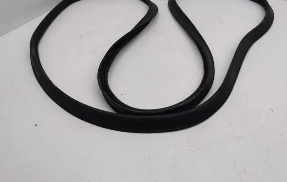 Audi Q2 - Trunk rubber seal (body) 81A827705