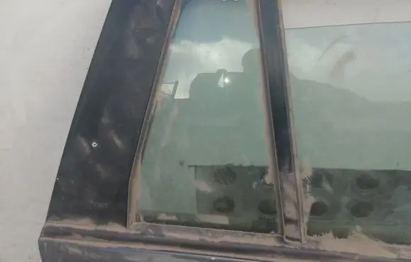 Renault Laguna II Rear vent window glass 