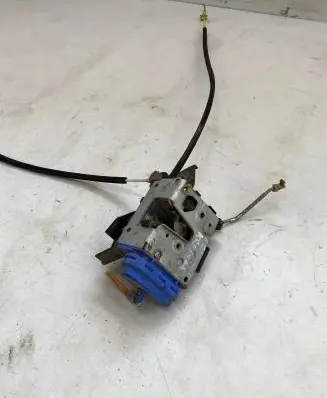 Audi A4 S4 B5 8D Rear door lock 8D0839015A