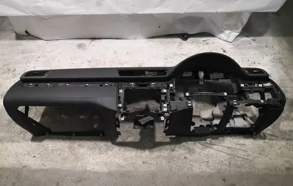 Volkswagen PASSAT B7 Dashboard 3C2857003 3C2819633H 3C2819633J