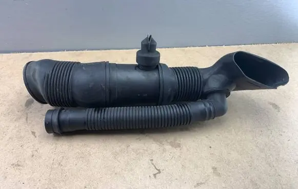 BMW 5 E39 Air intake duct part 2247004 13712247004 13712246313