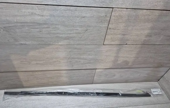 BMW 2 F45 Rubber seal front door window/glass 8498415