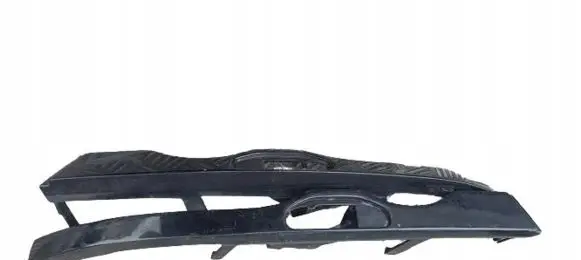 BMW 3 E46 Under headlight/headlamp trim 8231043A