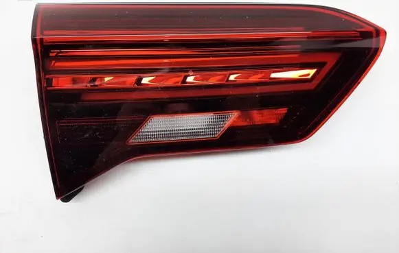 Tailgate rear/tail lights