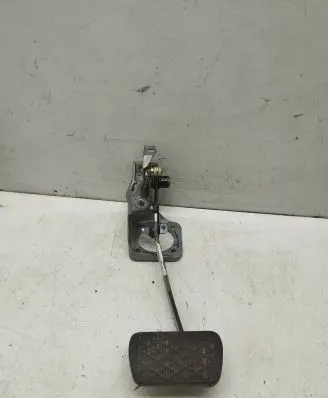 Mercedes-Benz E W124 Brake pedal 1242900919