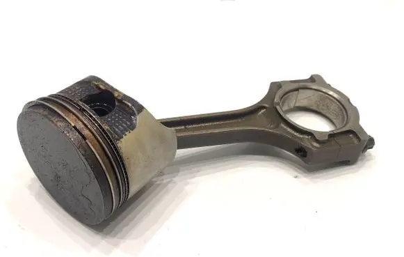 Ford Fiesta Piston with connecting rod STJC