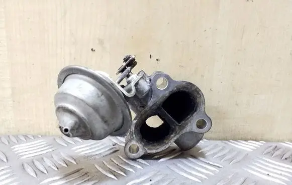 Toyota Auris E180 Other engine bay part