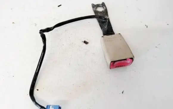 Lexus RX 300 Front seatbelt buckle d016001 b-400
