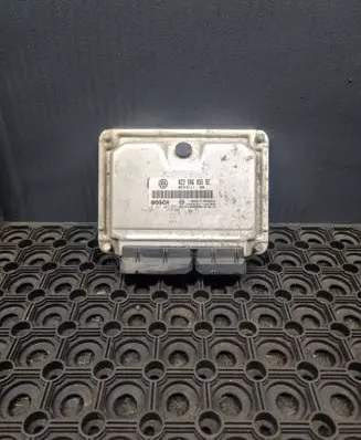 Volkswagen Touareg I Engine control unit/module 022906032BE 0261207565 1039S02217