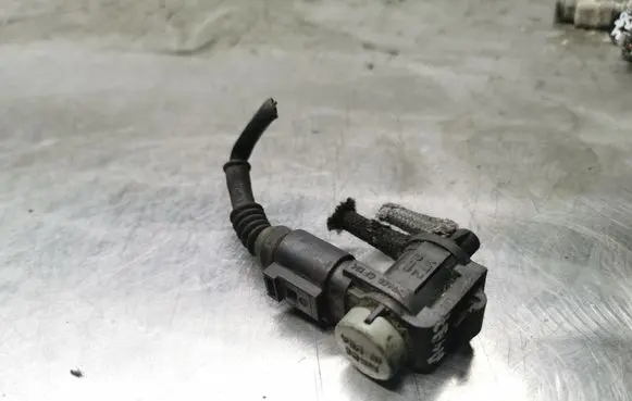 Audi A4 S4 B7 8E 8H Turbo solenoid valve 1J0906283C