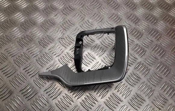 Volvo XC60 Dash center air vent grill 32348795