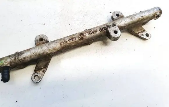 Renault Espace II Fuel main line pipe 0132418a1 8st1032