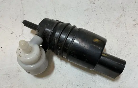 BMW 3 G20 G21 Windscreen/windshield washer pump 7388349
