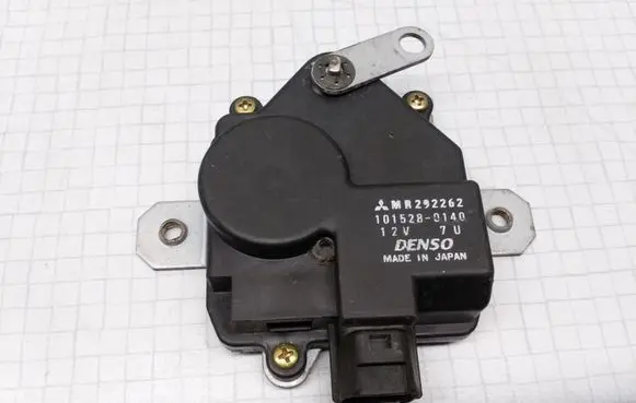 Nissan Almera Tino Central locking motor MR292262 1015280140