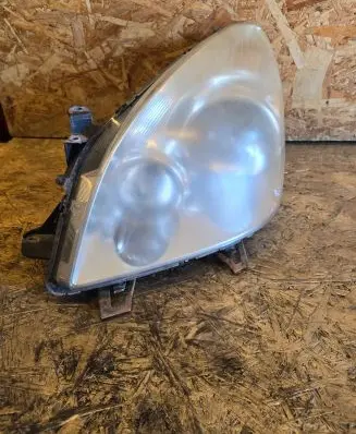 Toyota Corolla Verso AR10 Headlight/headlamp