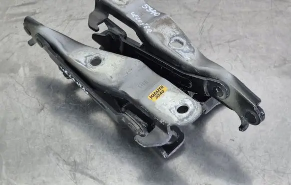 Hyundai Veloster Engine bonnet/hood hinges