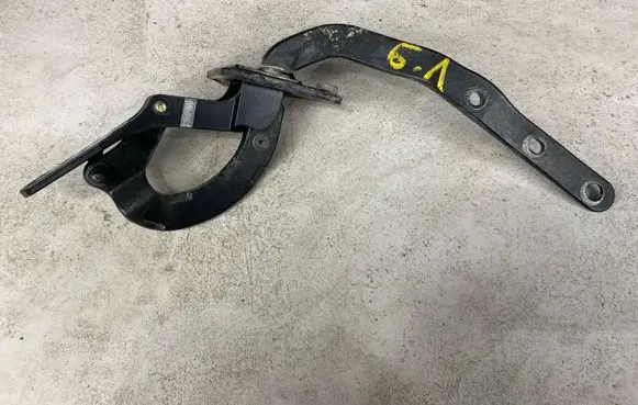 Volvo XC70 Tailgate/trunk/boot hinge 8643157