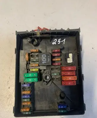 Volkswagen Golf V Fuse module 1K0937125A