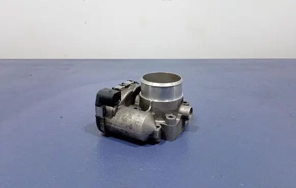 Volkswagen PASSAT B5.5 Throttle body valve 06B133062M
