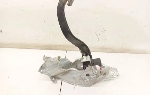 Opel Astra H Brake pedal 
