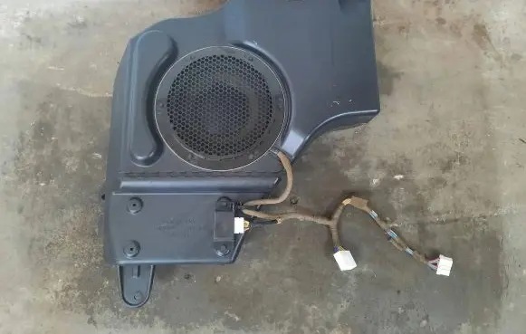 Jeep Compass Subwoofer speaker 05064979AA