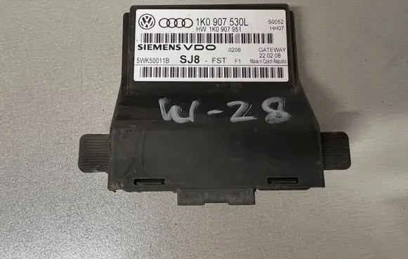 Volkswagen Golf V Gateway control module 1K0907530L 1K0907951 5WK50011B