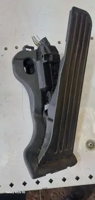 Volkswagen PASSAT B6 Accelerator throttle pedal 1K1723503L 6PV00860001