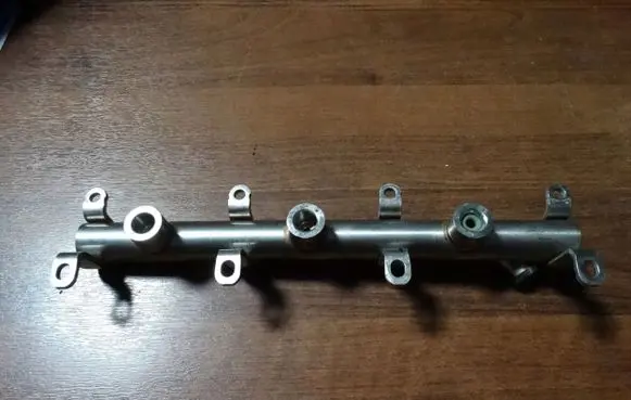 Porsche Panamera (971) Fuel injector supply line/pipe 06M133315L