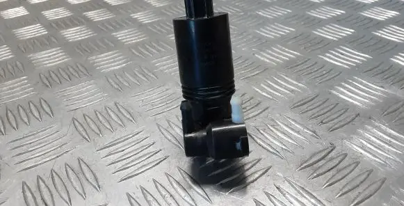 Volvo V40 Windscreen/windshield washer pump 140901C