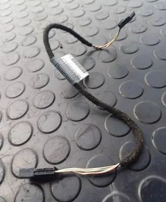 BMW 3 E90 E91 AUX in-socket connector 9172021 13318810 3D119112