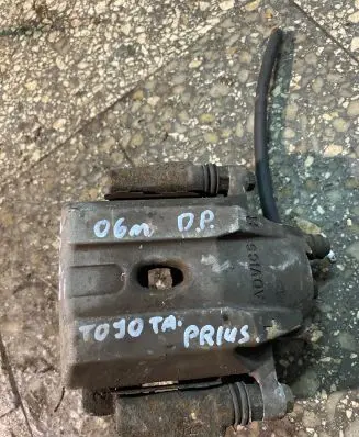 Toyota Prius (XW20) Front brake caliper
